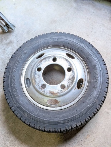 2トン スタッドレス ６本  トラック ダンプ  エルフ キャンター 3トン  ホイール付