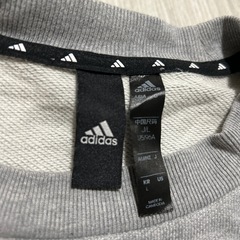 adidas トレーナーの画像