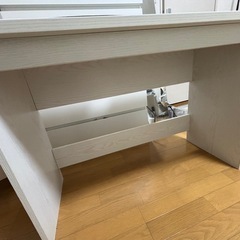 ホワイトデスクの画像