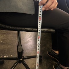 カジノのディーラー用の椅子（2脚）の画像