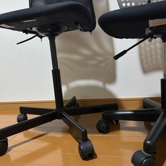 【オフィスチェア2脚セット】IKEA ニトリ キャスター付き・引き取り限定の画像