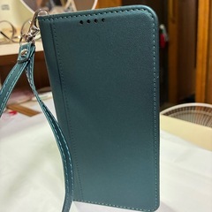 iPhone16e  手帳型　ケースの画像