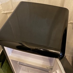 アイリスプラザお洒落レトロ冷蔵庫ブラックPRR-082D-B 1人暮らしミニ81Lの画像