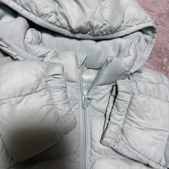 ユニクロ 中綿 ウォッシャブルパーカ 100 くすみ水色の画像