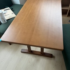 ダイニングテーブルの画像