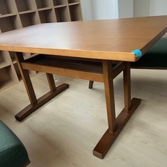 ダイニングテーブルの画像