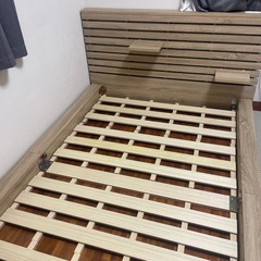 ベッドフレームの画像