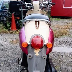 非常に良いエンジンです。ホンダ（スクーピー）AF55。バッテリーは新品です。リアブレーキパッドも新品です。フロントブレーキパッドも新品です。水冷式バイクです。 ◆安い価格で安心して乗れる良いバイクを提供しています。   ○50ccの画像