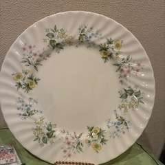 🌹MINTON お皿とエプロンセット⭐️新品タグ付きエプロン　ミントン直径27㎝スプリングバレープレート🌹　の画像