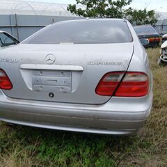 M.ベンツCLK-2000コンプレツサーレストアー途中車の出品-書類付きの画像