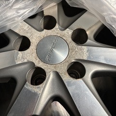 ブリヂストンスタッドレス225/65R17 ハリアーの画像