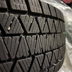 ブリヂストンスタッドレス225/65R17 ハリアーの画像