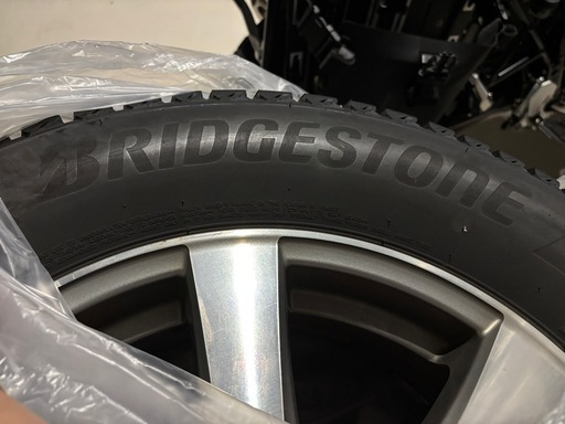 ブリヂストンスタッドレス225/65R17 ハリアー