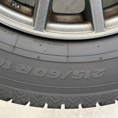 バリ山溝 215/60R16
アルミホイール付スタッドレスタイヤ 4本セットの画像