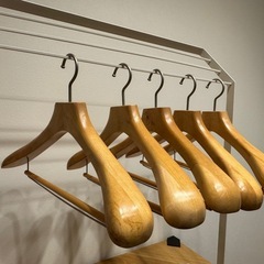 木製ハンガー 5本セット
の画像