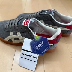 新品Onitsuka Tiger トクテン スニーカー グレー/ホワイト/レッドの画像