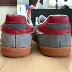 新品Onitsuka Tiger トクテン スニーカー グレー/ホワイト/レッドの画像