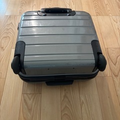 キャリーケース　シルバーグレー
の画像