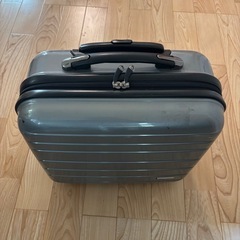 キャリーケース　シルバーグレー
の画像