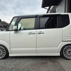 総額79.9万円★JF1 ホンダ　N-BOXカスタム　G・Lパッケージ　ローダウン　社外１７インチＡＷ　ヴァレンティテール　社外２本出しマフラー　カロッツェリアＨＤＤナビ　Ｂｌｕｅｔｏｏｔｈ　フルセグＴＶ　バックカメラ　リアモニター　パワースライドドア　サブウーファーの画像