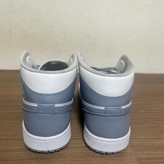 NIKEエアージョーダン1MIDグレー　の画像