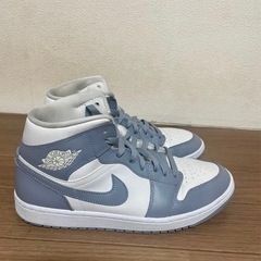 NIKEエアージョーダン1MIDグレー　の画像
