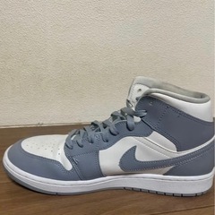 NIKEエアージョーダン1MIDグレー　の画像