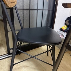 木製テーブルの画像