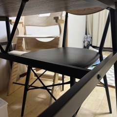 木製テーブルの画像