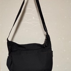 Reebok ブラック ショルダーバッグ
の画像