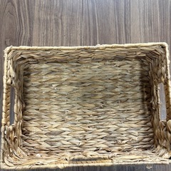 収納カゴ　蓋つきの画像