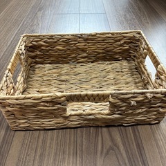 収納カゴ　蓋つきの画像