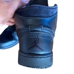 Nike Air Jordan 1 ブラック トリプルブラックの画像