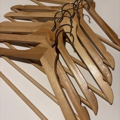 無印良品 節あり木製ハンガー7本の画像