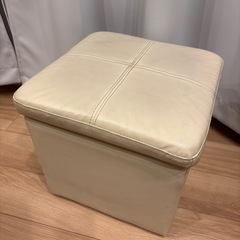 収納付きオットマン|椅子
の画像