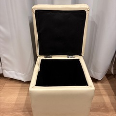 収納付きオットマン|椅子
の画像