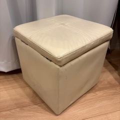 収納付きオットマン|椅子
の画像