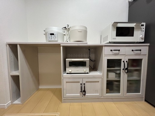 11/8まで　キッチンカウンター、食器棚
