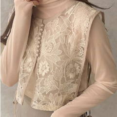 【apres jour clair】レースベスト 試着のみの画像