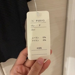 新品タグ付き　ダークグレー シンプルボタンニットの画像