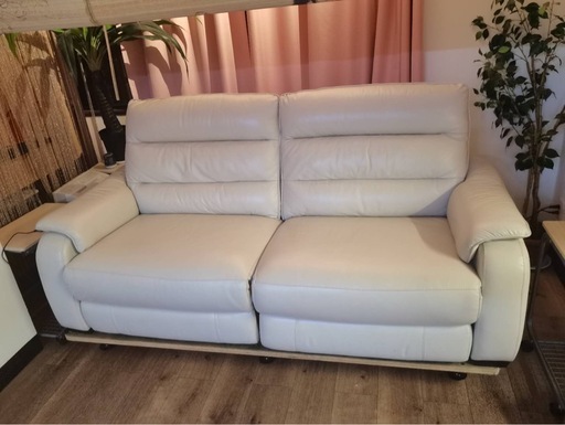 超美品ニトリ　18万円　3人電動リクライニングソファー　白　USB充電口