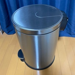 ゴミ箱の画像
