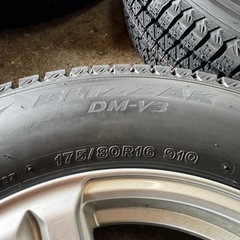 【BS DM-V3新品スタッドレス】175/80R16 + ホイールセット。　ジムニーなどに！　人気なお得セット！　限定1セット！　早い者勝ちの画像