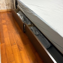 【美品ダブルベッド】ベッドフレームの画像