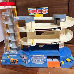 トミカビルの画像