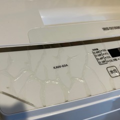 美品✨2021年製 アイリスオーヤマの全自動洗濯機「KAW-60A-W」の画像
