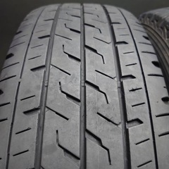 ブリヂストン 195/80Ｒ15 107/105 PCD139.7/+35の画像