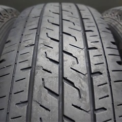 ブリヂストン 195/80Ｒ15 107/105 PCD139.7/+35の画像