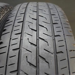 ブリヂストン 195/80Ｒ15 107/105 PCD139.7/+35の画像