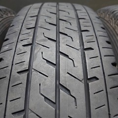 ブリヂストン 195/80Ｒ15 107/105 PCD139.7/+35の画像